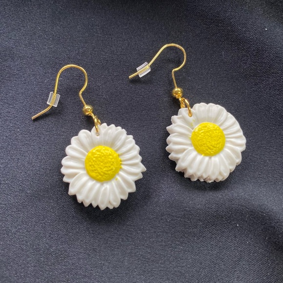 Blue Willow Boutique Earrings - Picture 2 of 3